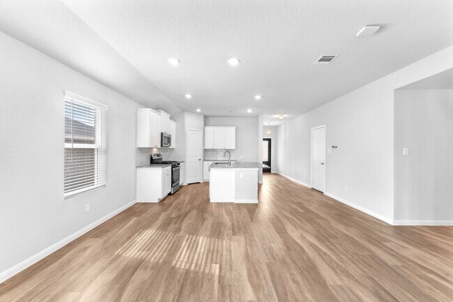 Building Photo - 1044 Raceland Rd