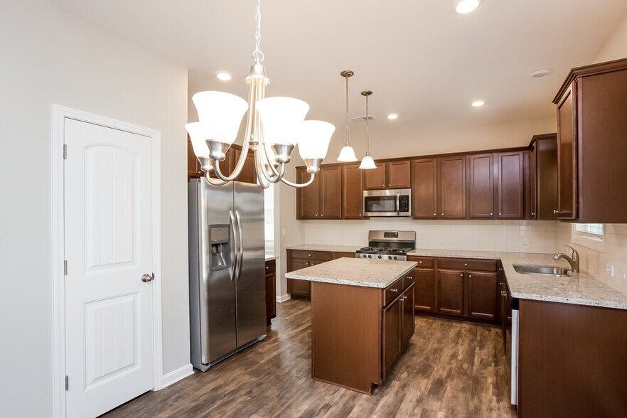 Building Photo - 383 Lenore Ct