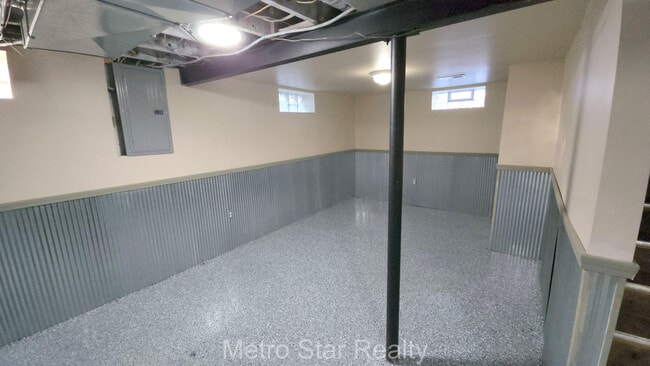 Building Photo - 315 N Minerva Ave