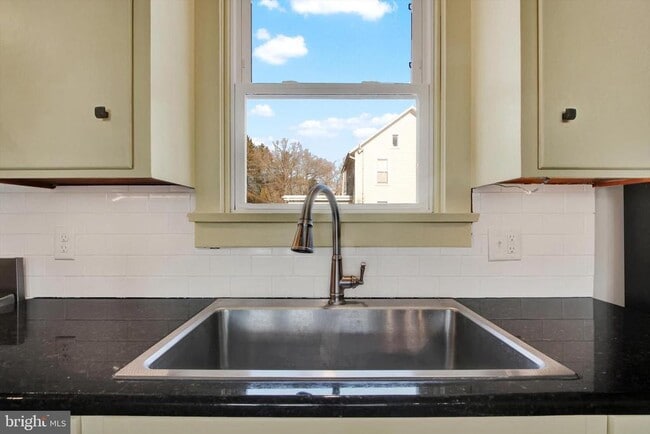 Building Photo - 367 High St