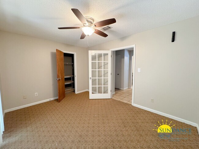 Building Photo - Spacious 3 Bedroom Home in Mary Esther!