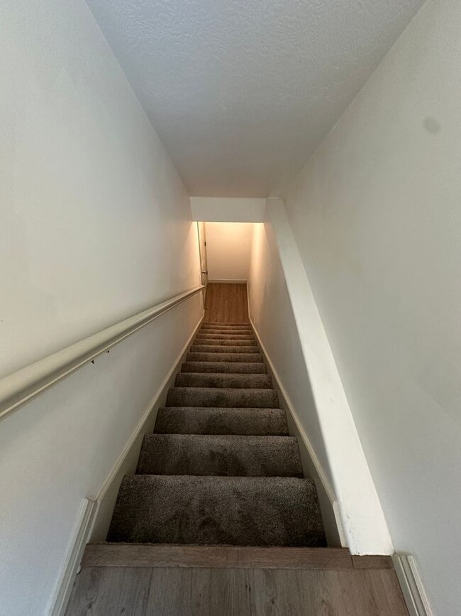 Building Photo - GET $1000 OFF THE FIRST MONTHS RENT!!!