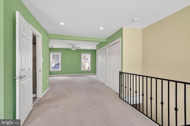 Building Photo - 219 Hermitage St