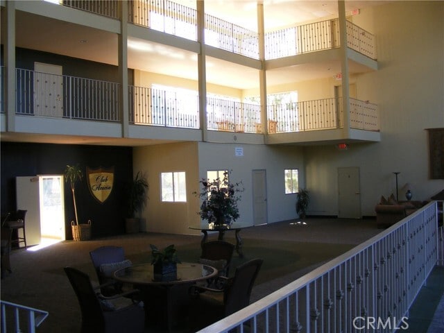 Building Photo - 400 N Acacia Ave