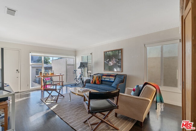 Building Photo - 1275 N Harper Ave