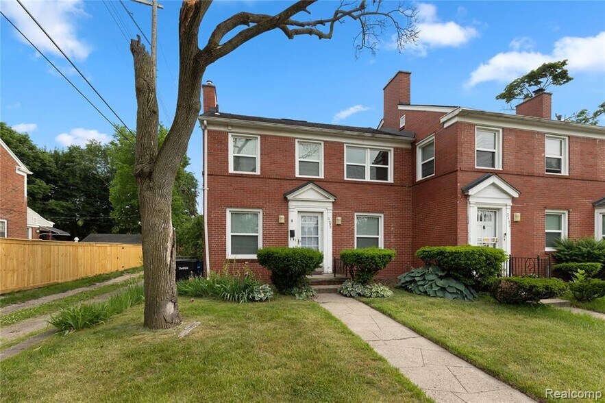 Primary Photo - 3455 Santa Maria St