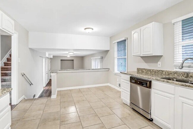 Building Photo - 10017 Edgebrook Ln