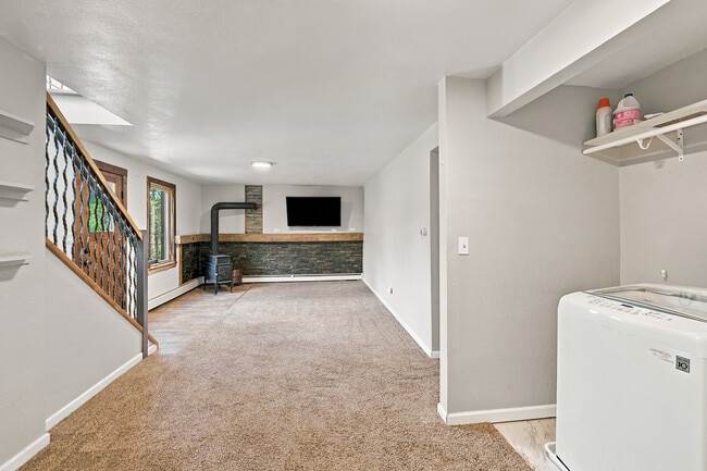 Building Photo - 9165 Jill Dr