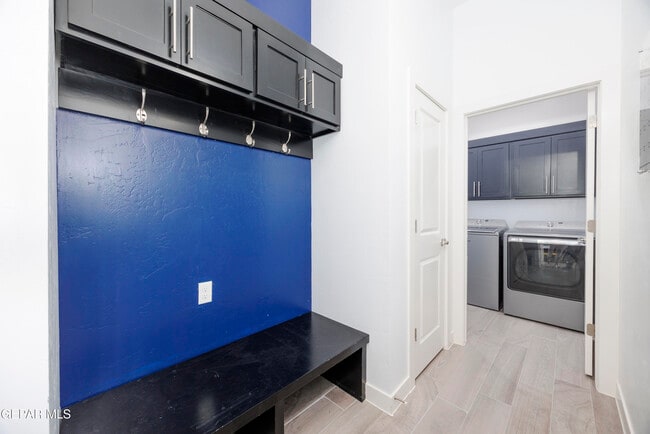 Building Photo - 2809 Tierra Garden Dr