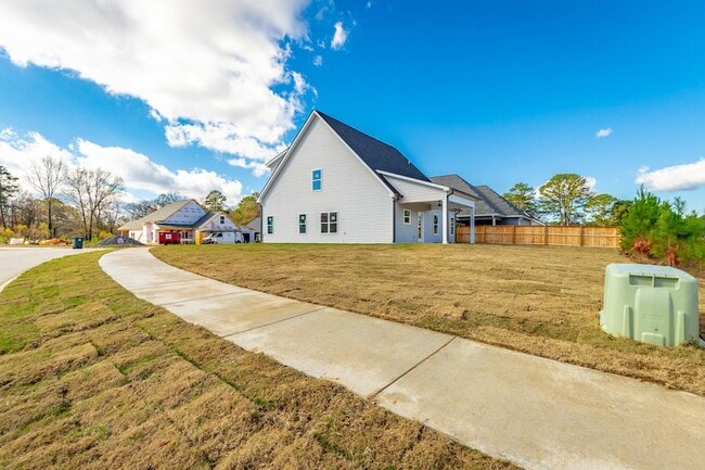 Building Photo - 5085 Oop Rd