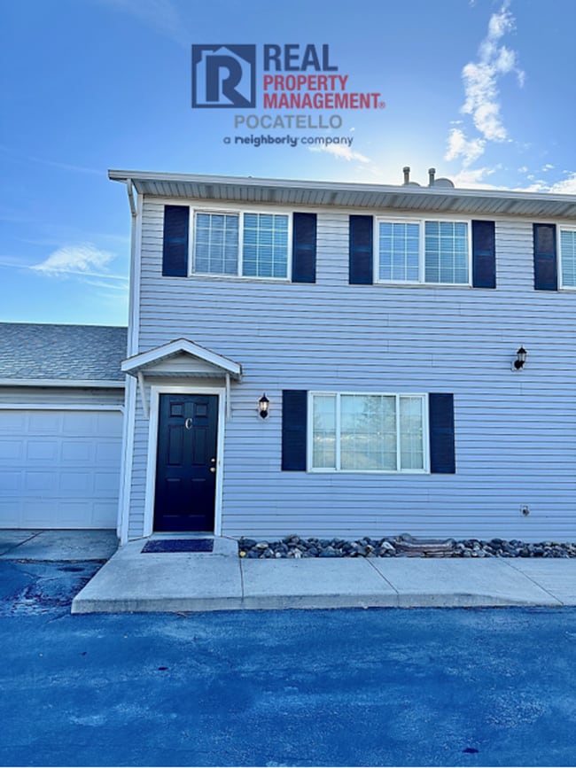 Building Photo - 1596 Dustin Cir
