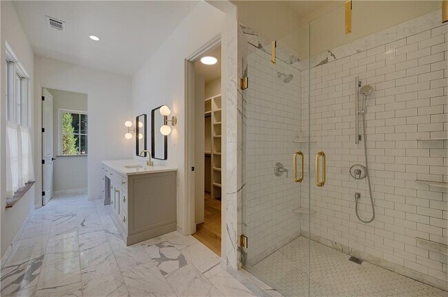 Building Photo - 3570 Knollwood Dr NW