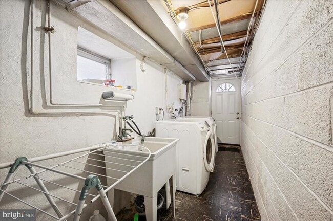 Building Photo - 1813 Bergen St