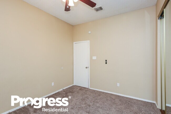 Building Photo - 7817 Clairmont Ave