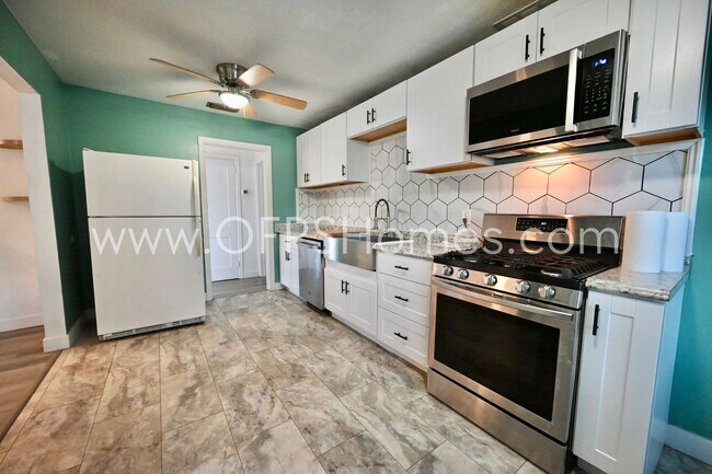 Building Photo - 305 Okaloosa Rd NE