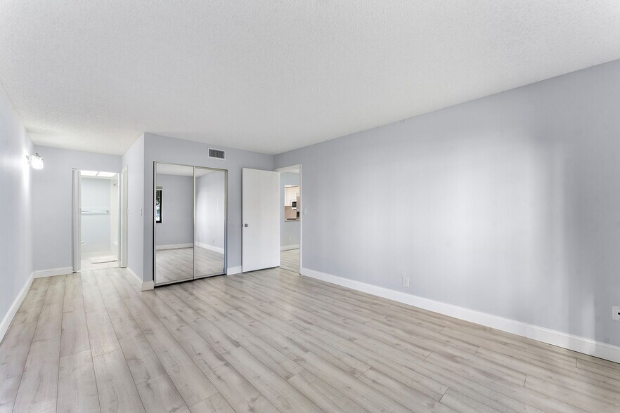 Building Photo - 9370 SW 8th St