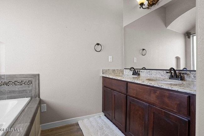 Building Photo - 3749 Loma Adriana