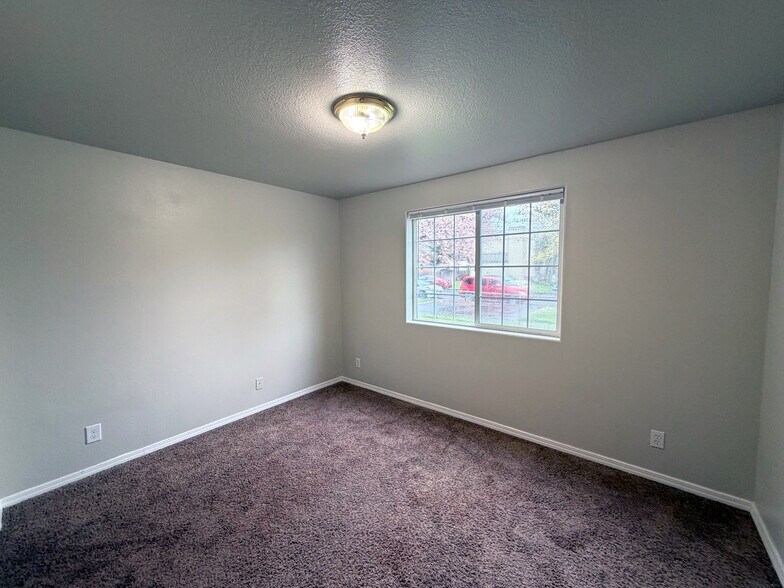 Building Photo - 1047 8th Ave