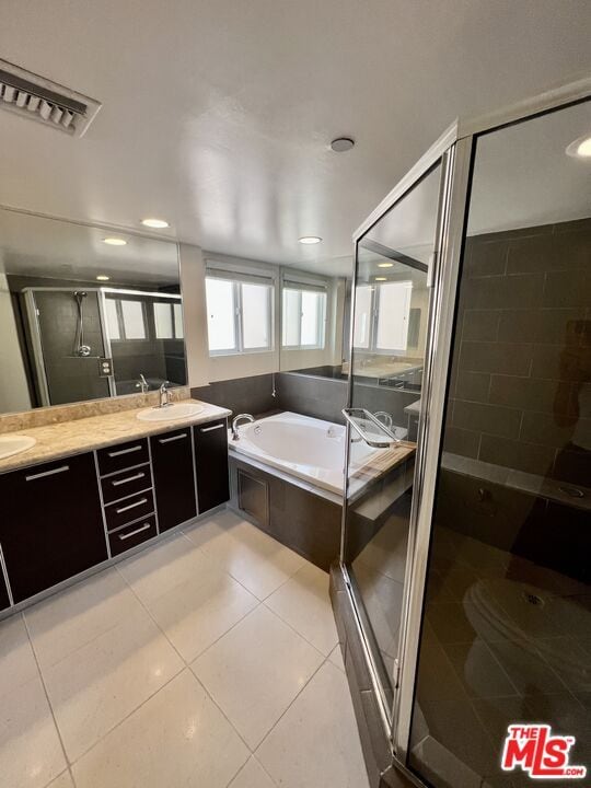 Building Photo - 1353 N Fuller Ave