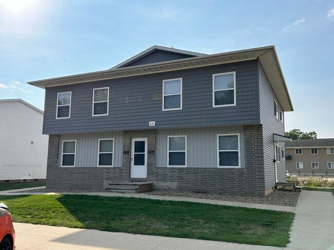 Building Photo - 1102 W 20th St