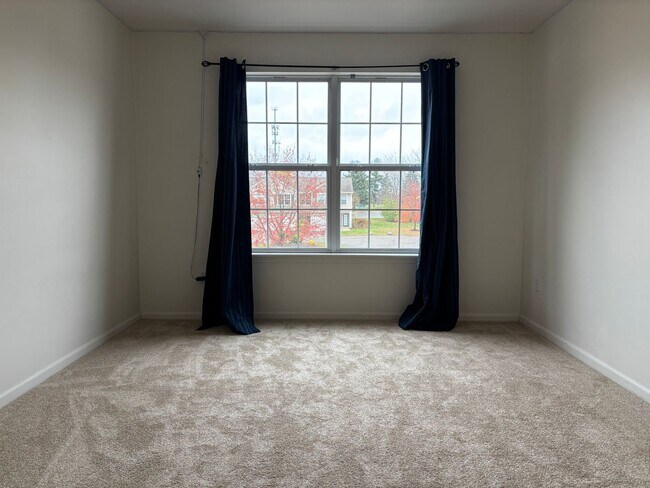 Building Photo - Grand Ridge condo available now.  Forest H...