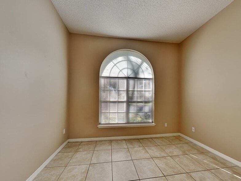 Building Photo - 1428 Oberlin Terrace