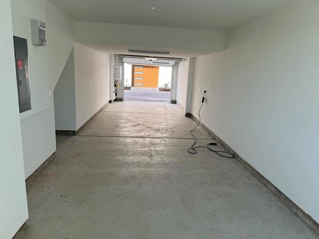 Building Photo - 1416 Venice Ter