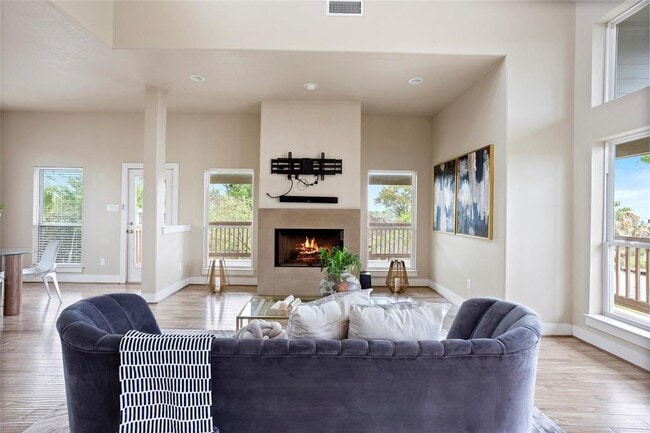Building Photo - 4525 Beacon Hill Dr