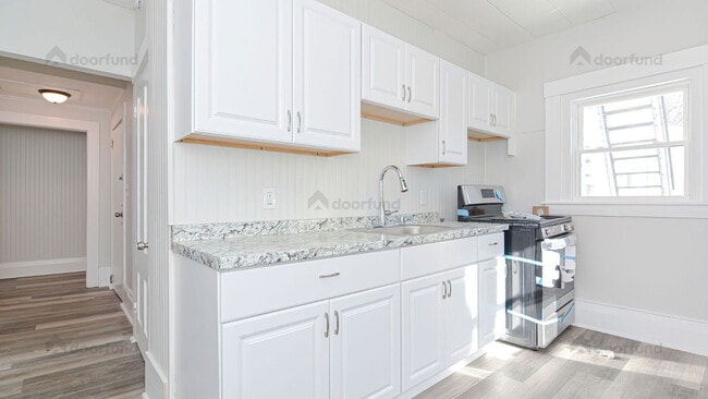 Building Photo - 220 S Main St