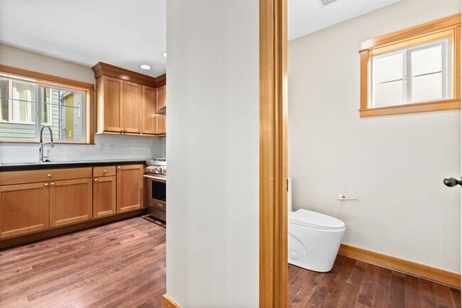 Building Photo - BEAUTIFUL Urban Townhome in Coveted West S...