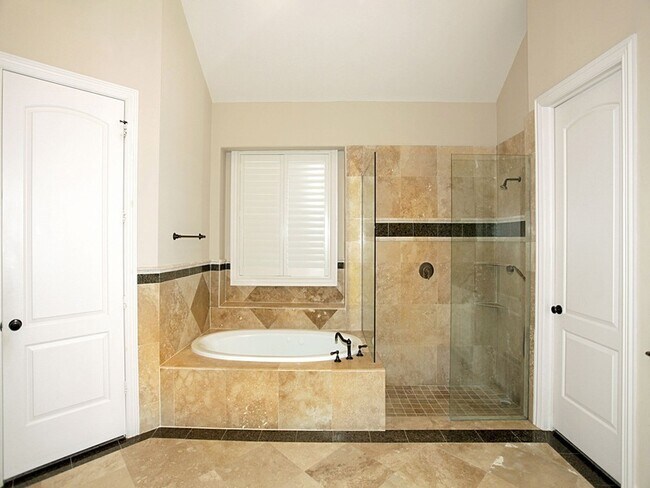 Building Photo - 15 Serenade Pines Pl