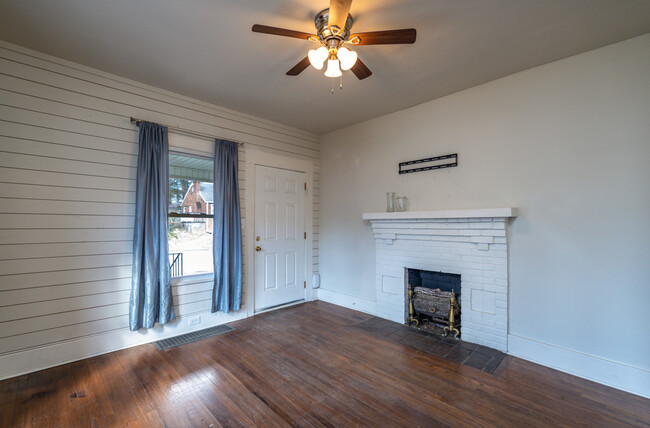 Building Photo - 708 E Woodland Ave