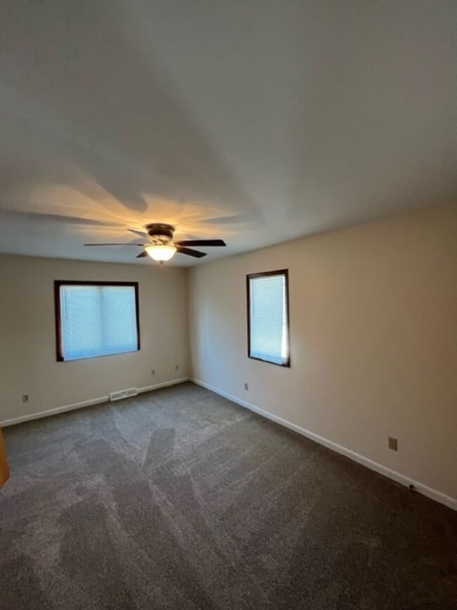 Building Photo - 455
