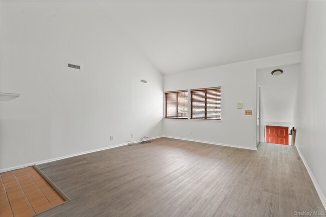 Building Photo - 132 Stonemeadow Dr