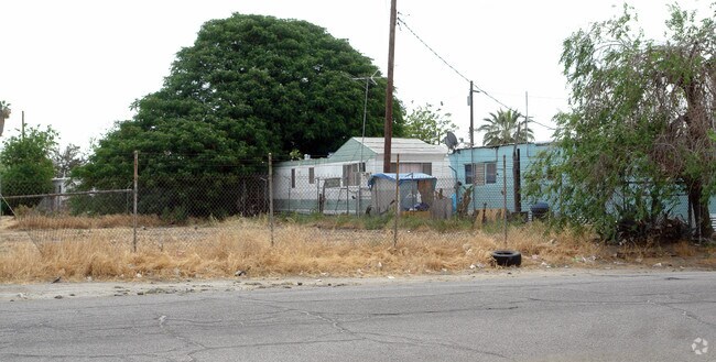 Building Photo - 355 S Stoddard Ave