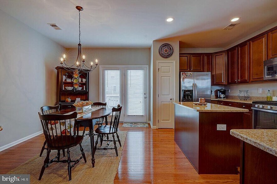 Building Photo - 476 N Palace Dr