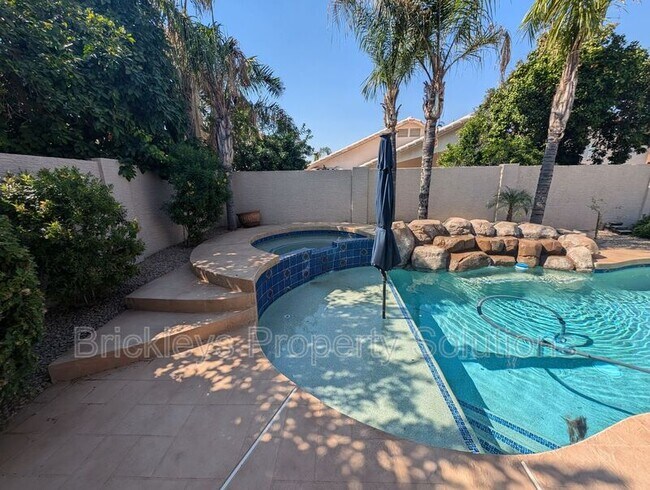 Building Photo - 9213 E Wood Dr