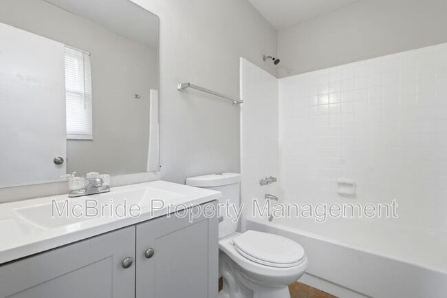 Building Photo - 2941 Rollingwood Dr