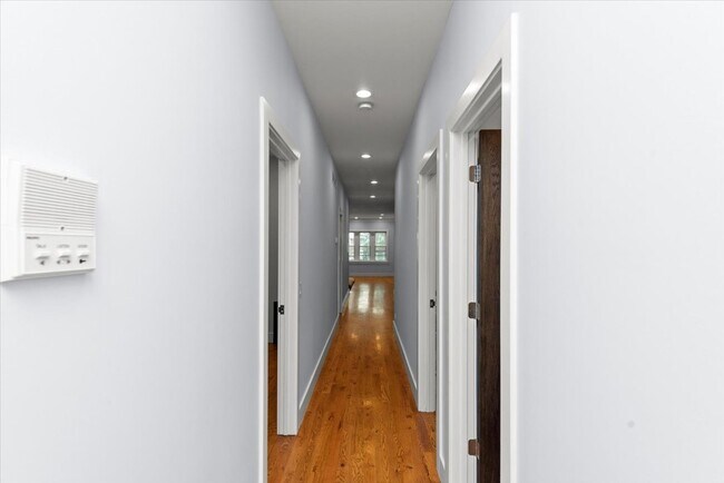 Building Photo - 4912 N Washtenaw Ave