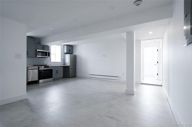 Building Photo - 315 W Broadway