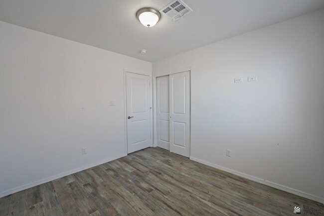 Building Photo - 8716 E 40th Pl