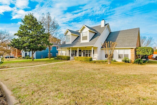 Building Photo - 1306 Lakeside Dr