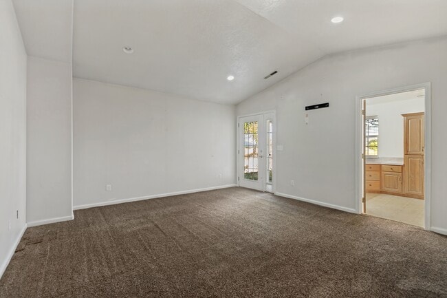 Building Photo - 418 Quail Run Rd