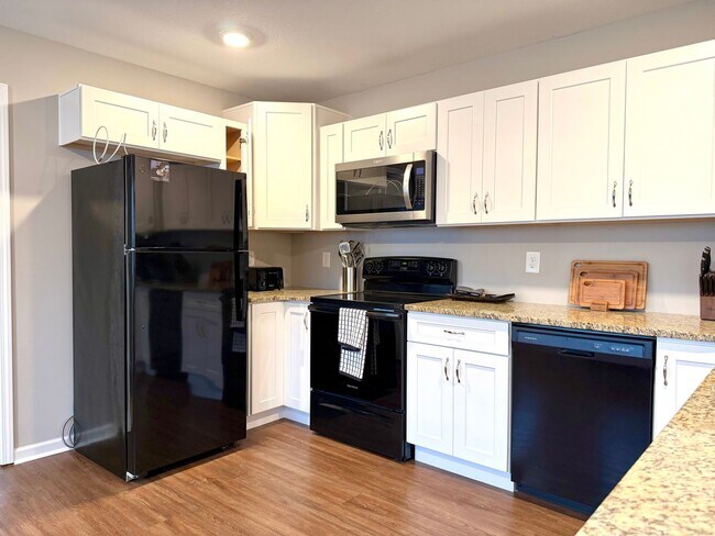 Building Photo - 925 Woody Hills Dr - Furnished Rental