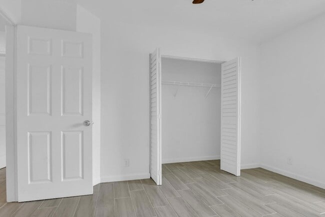 Building Photo - 13737 Yarmouth Dr