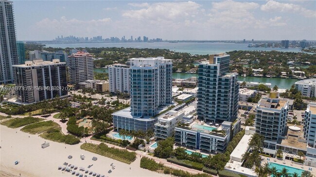 Building Photo - 6515 Collins Ave