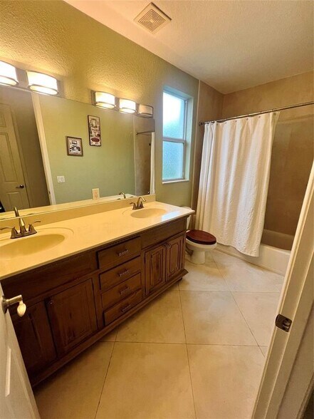 Building Photo - 6301 SW 58th Ct