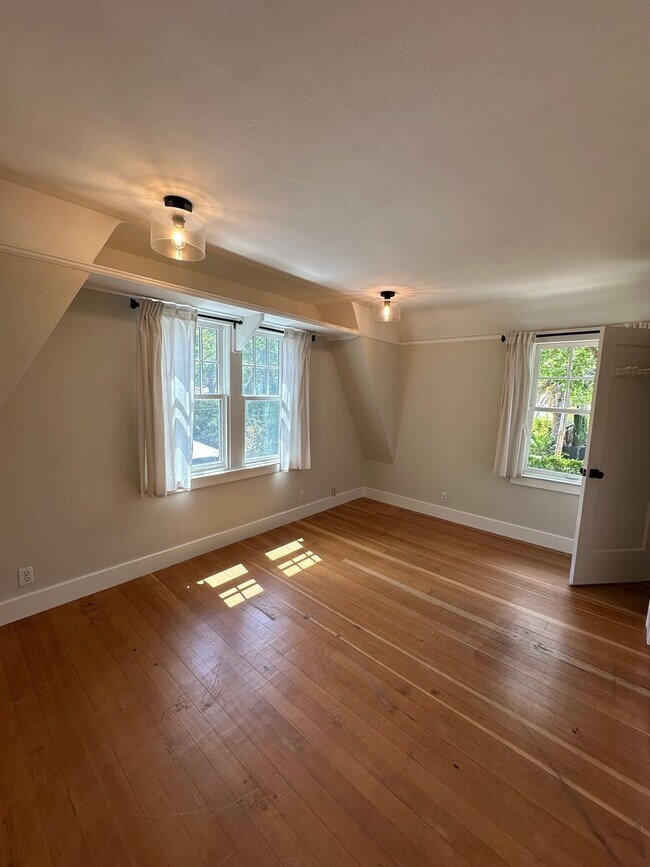 Building Photo - Comfy and charming 2 bedroom, best Palo Al...