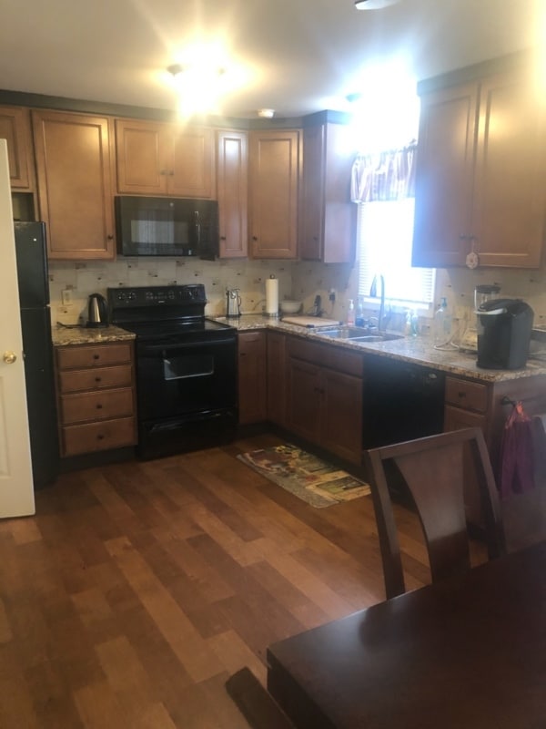 Building Photo - 470 Meadow Ln