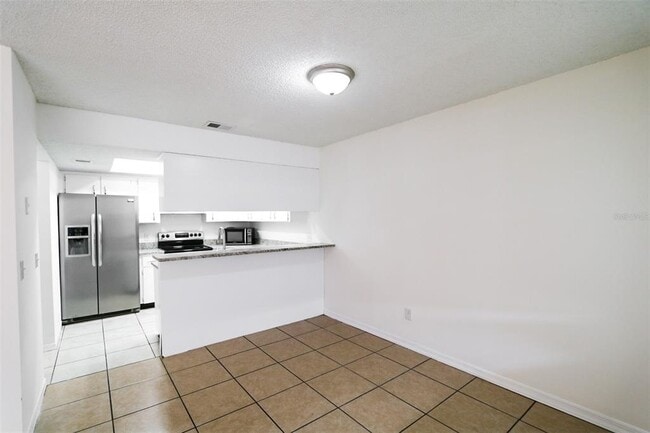 Building Photo - 3253 Bloomingdale Villas Ct